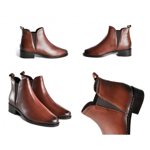 Botines de piel con elástico y tachuelas