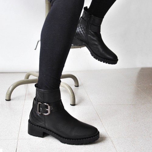 Botines de piel acolchados con hebilla y cremallera