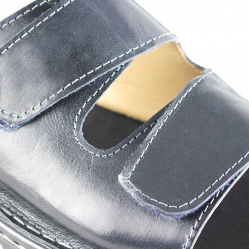 Sandalia de piel ajustable con velcro modelo JOUSKA