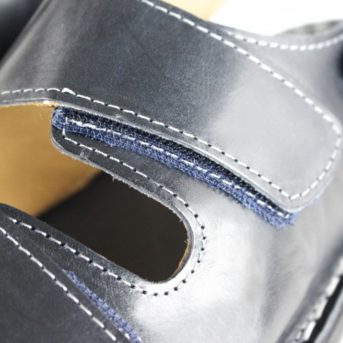 Sandalia de piel ajustable con velcro modelo JUKONO