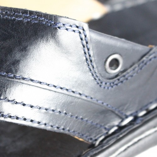 Sandalia de dedo hecha de piel modelo ULISES