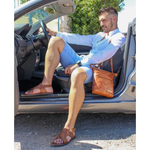 Sandalia de piel cruzada con hebilla modelo MATEO