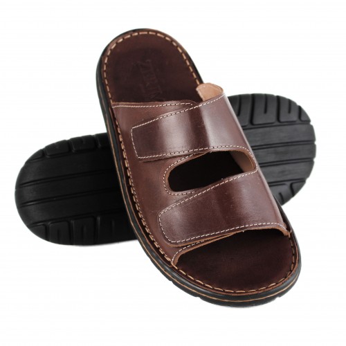 Sandalia de piel ajustable...