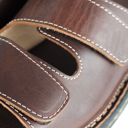 Sandalia de piel ajustable con velcro modelo JOUSKA