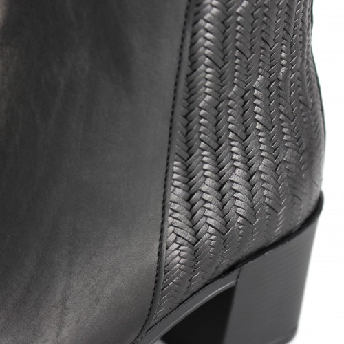 Botines de piel con tacon y detalle trenzado