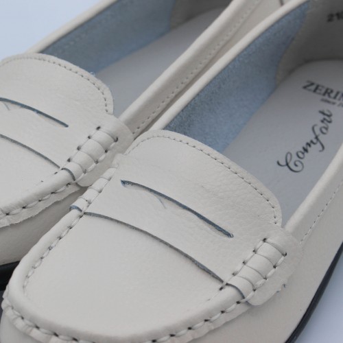 Mocasines de piel con suela negra