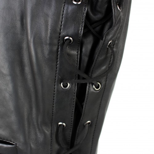 Chaleco de piel con bolsillos y cordones laterales