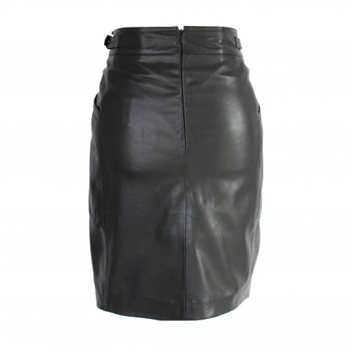 Falda de piel con cremallera y detalle hebilla