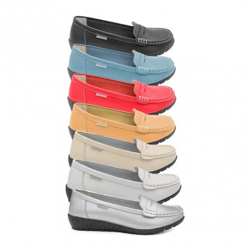 Mocasines de piel con suela negra