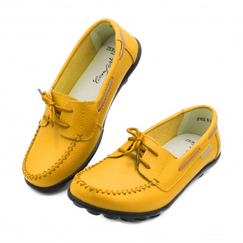 Mocasines de piel con cordones y suela negra