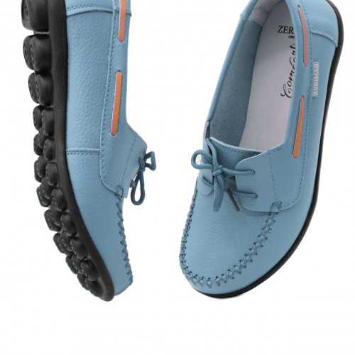 Mocasines de piel con cordones y suela negra