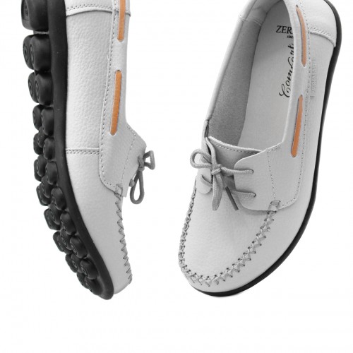 Mocasines de piel con cordones y suela negra