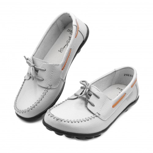 Mocasines de piel con cordones y suela negra