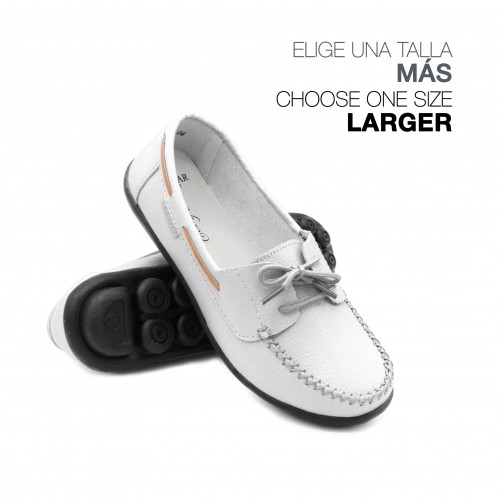 Mocasines de piel con cordones y suela negra