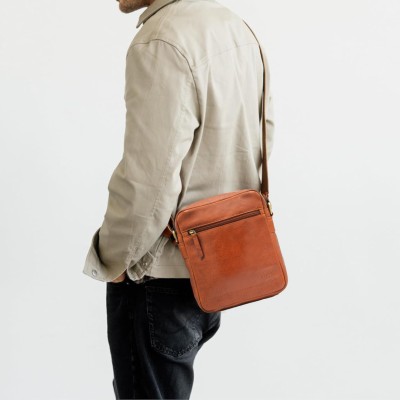 Bolso bandolera de piel modelo POKO 25x20x7 cm