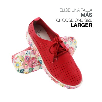 Sneakers de piel calada con suela de flores