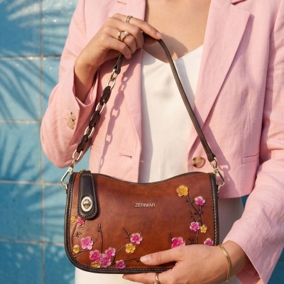 Bolso de piel grabado con asa corta ajustable 22x15x8 cm BOKETTO