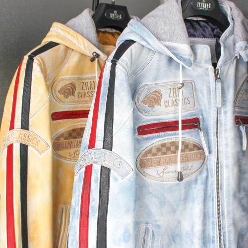 Chaqueta con capucha de piel con parches BOLLWO