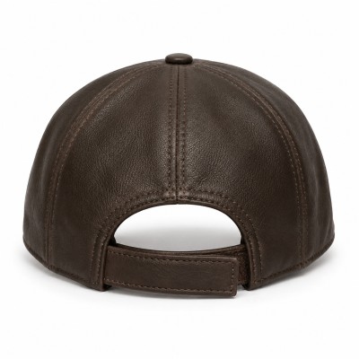 Gorra de cuero con detalle y cierre ajustable