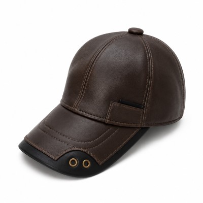 Gorra de cuero con detalle y cierre ajustable