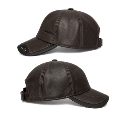 Gorra de cuero con detalle y cierre ajustable