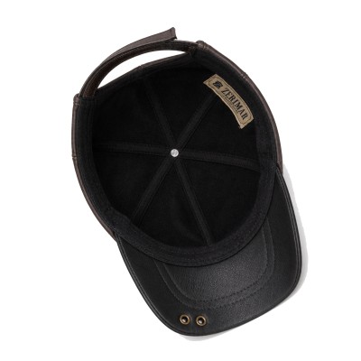 Gorra de cuero con detalle y cierre ajustable